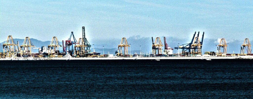 Enabling Real-Time Digital Twins with 5G Edge and Cloud Orchestration 1 Puerto de Valencia